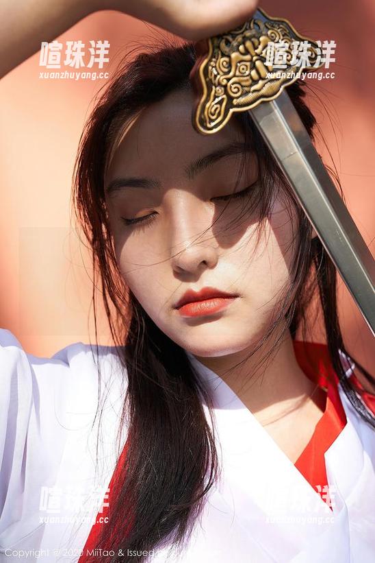 蜜桃社-Gina 蜜桃社 - 首次见Gina穿白裙,我只能说“无圣光”的套图,让人有些看完想追问“你咋拍的”!