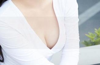 蜜桃社 - 李颖诗分享的照片:美图中的那双拳打脚的裸足!