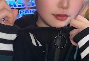 这个泡泡就是逊啦更新的眼镜图包,没眼镜也想盯着屏幕,嘿嘿!