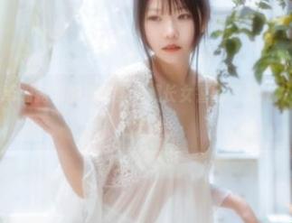 说实话,香草喵露露的照片里,舰长女警的气质让人不由自主关注。