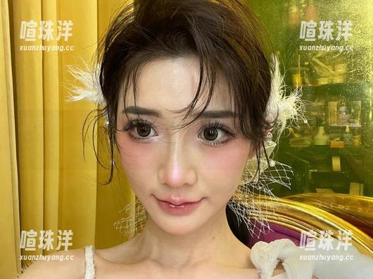 黎允熙 微密圈 - 图片合集:黎允熙和她那件好像有点调皮的白裙,真是让人想多看几眼。