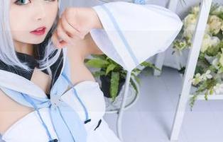 黑猫猫ovo黑色写真,精选时我居然想到了一只戴墨镜的鸭子……不知为何。