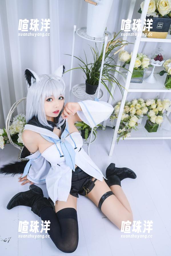 黑猫猫ovo黑色写真，精选时我居然想到了一只戴墨镜的鸭子……不知为何。